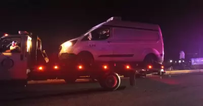 Camioneta con 16 cuerpos en el interior
