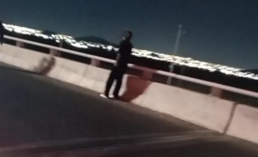 Agentes de la Policía Preventiva evitan que adolescente se arroje de un ...