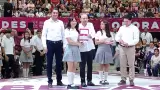 Entrega de becas en educación básica