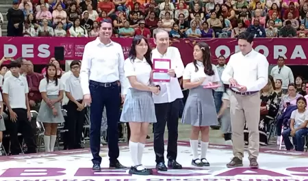 Entrega de becas en educacin bsica