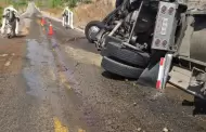 Ms de 10 horas les llev a bomberos eliminar riesgos por pipa volcada con material peligroso