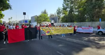 Maestros bloquean bulevar Morelos