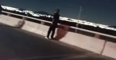 Joven intentaba arrojarse de un puente