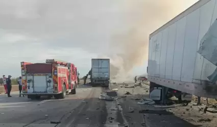 Choque de trileres en carretera Hermosillo-Guaymas