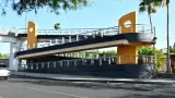 Puente peatonal en bulevar Luis Encinas.