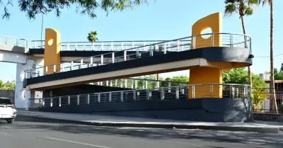 Puente peatonal en bulevar Luis Encinas.