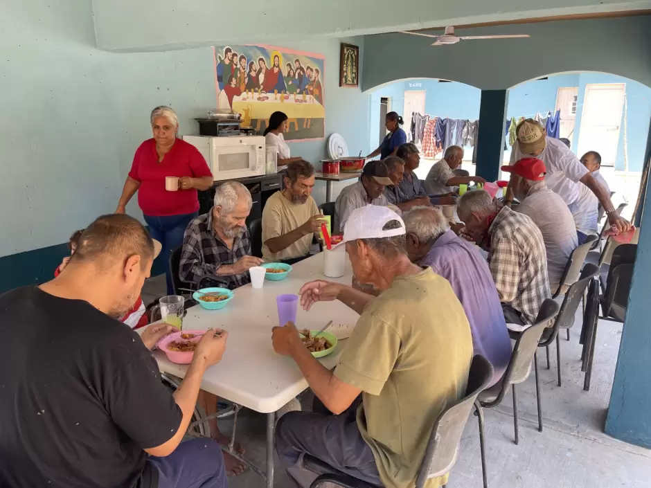 Adultos mayores en la casa hogar Madre Teresa de Calcuta
