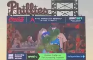 VIDEO Mascota de los Phillies imita infidelidad viral en concierto