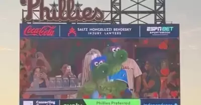 Mascota de los Phillies imita infidelidad