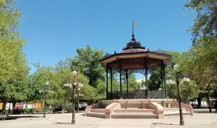 Calor, kiosco, plaza