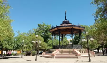Calor, kiosco, plaza