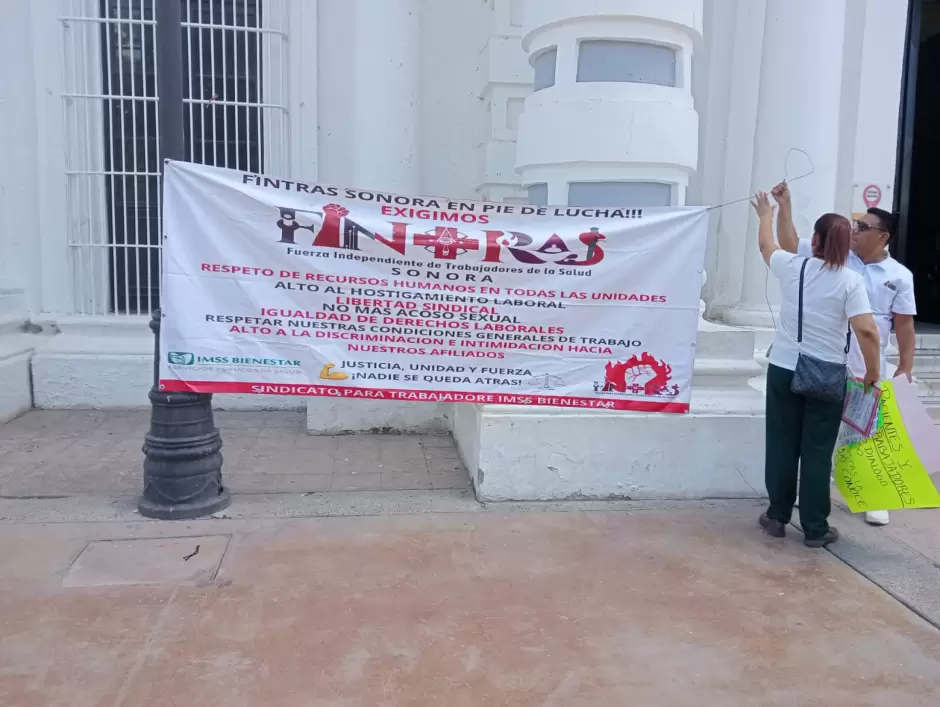 Protesta de trabajadores del IMSS Bienestar