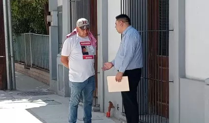 Padre de Jess Augusto Villa con el vicefiscal de Investigaciones