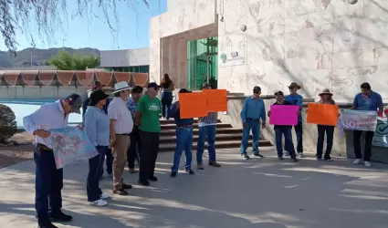 Manifestacin en la CEA, en rechazo a la construccin de tres presas