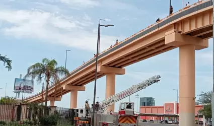 Rescatan a una mujer.