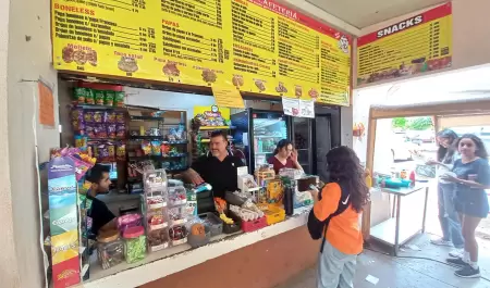 Cafetera Navarro, Unison, becas alimenticias