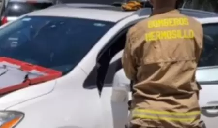 Bomberos rescatan a menor