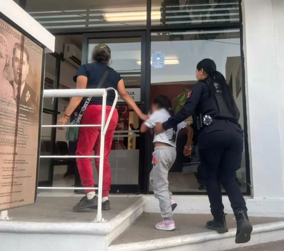Mujer y menor auxiliadas en zona fronteriza de Nogales