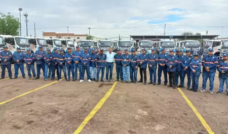 Entrega de nuevas unidades elctricas de recoleccin de basura