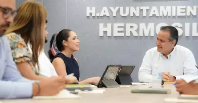 Reunión de estudiantes de la Unison con autoridades del Ayuntamiento
