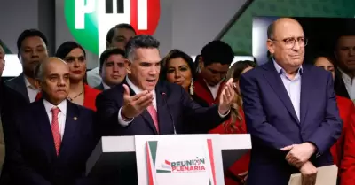 El presidente del PRI, Alejandro Moreno Cárdenas, encabeza conferencia de prensa