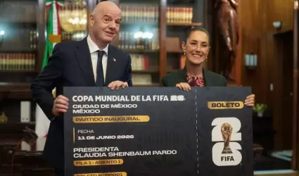 Gianni Infantino entrega boleto a Sheinbaum para inauguracin en el Azteca de la
