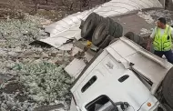 Fallece conductor de triler tras volcarse cerca de Magdalena de Kino