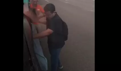 Chofer de camin ayuda a embarazada