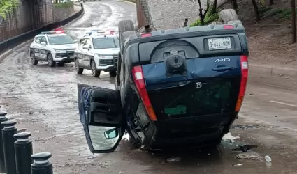 Volcamiento en Luis Encinas y Amricas