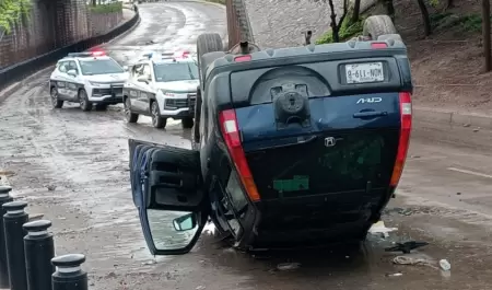 Volcamiento en Luis Encinas y Amricas