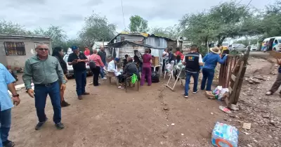 Entregan apoyos a familias del Tazajal y La Victoria afectadas por las lluvias