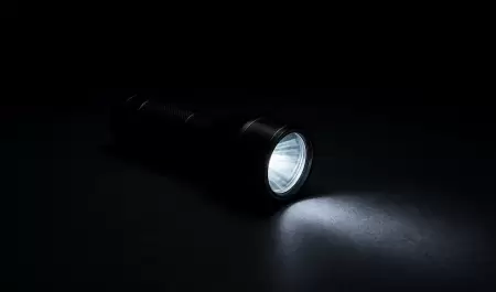 Linterna encendida.