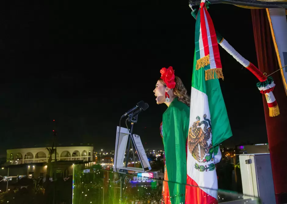 Dan Grito de Independencia 100 mil bajacalifornianos con la Gobernadora Marina Del Pilar vila Olmeda