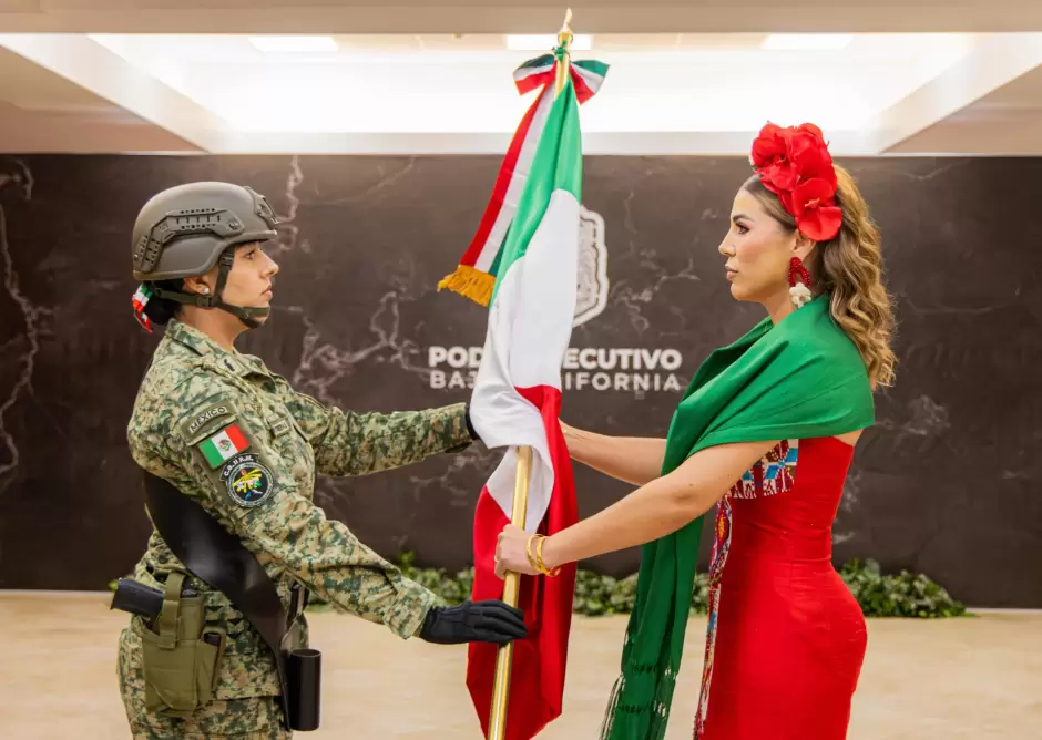 Dan Grito de Independencia 100 mil bajacalifornianos con la Gobernadora Marina Del Pilar vila Olmeda