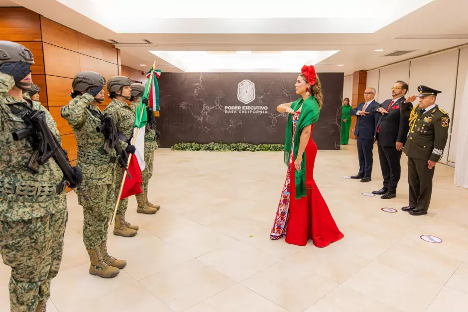 Dan Grito de Independencia 100 mil bajacalifornianos con la Gobernadora Marina Del Pilar vila Olmeda