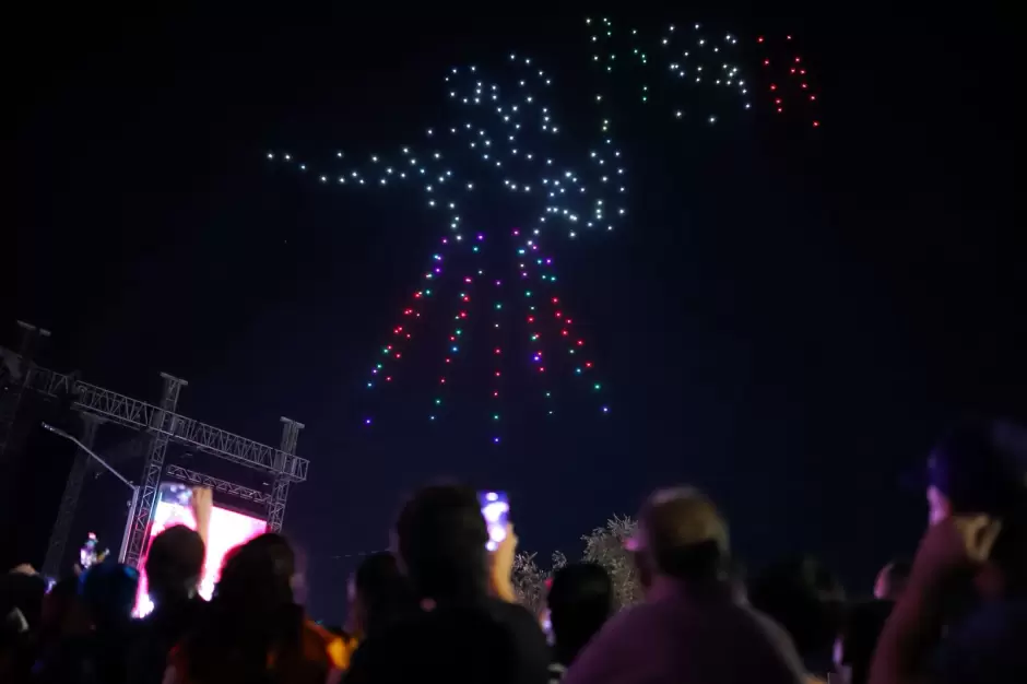 Dan Grito de Independencia 100 mil bajacalifornianos con la Gobernadora Marina Del Pilar vila Olmeda