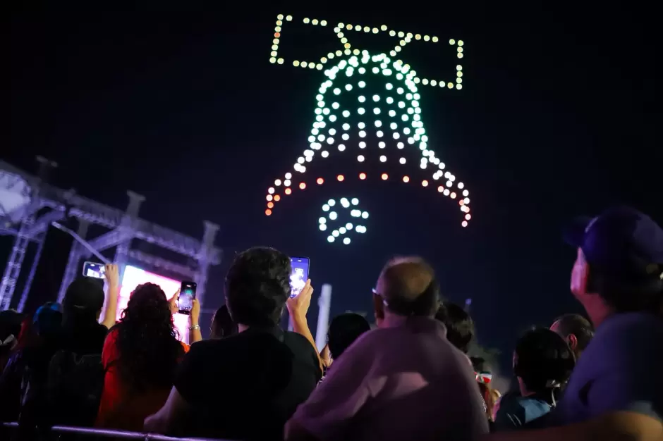 Dan Grito de Independencia 100 mil bajacalifornianos con la Gobernadora Marina Del Pilar vila Olmeda