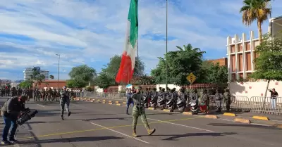 Desfile Cvico-Militar conmemorativo de los 215 aos de la Independencia de Mxi