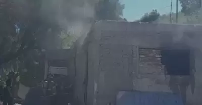Incendio de vivienda en la colonia 5 de Mayo