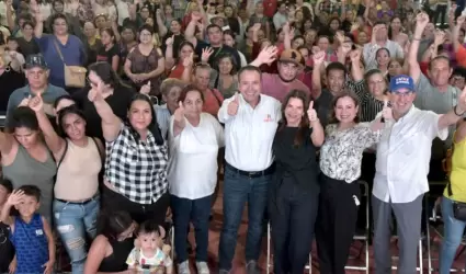 Antonio Astiazarn sostiene encuentro con familias de la colonia Pueblitos