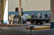 Mujer se lesiona al caer con su auto del segundo piso de un estacionamiento