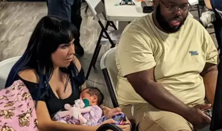 Mamá gana torneo de Mortal Kombat XL con su recién nacida en brazos