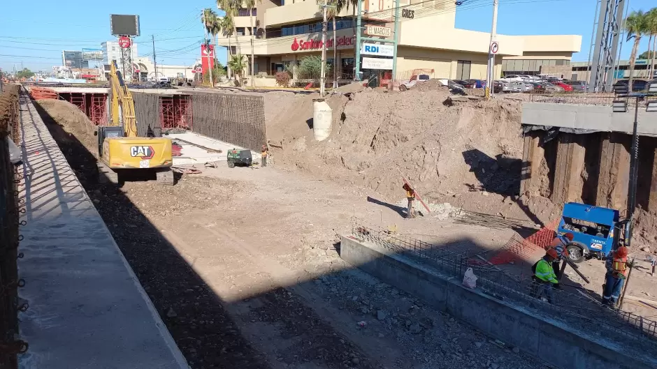 Paso a desnivel de Colosio y Solidaridad