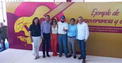 Entrega de reconocimiento a Carn Len