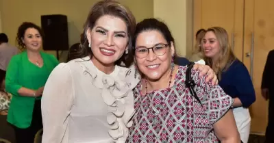 Lorenia Valles y Lenia Batres