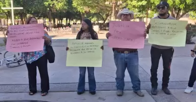 Familiares de nios accidentados se manifiestan frente a Palacio de Gobierno
