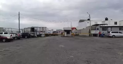 Localizan cuerpo sin vida en camión de carga
