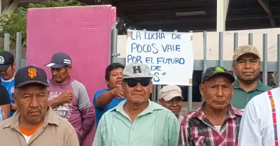 Miembros de la etnia triqui toman escuela en Poblado Miguel Alemn