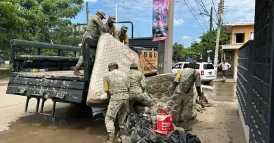 Ejército realiza labores de limpieza en comunidades afectadas por las lluvias