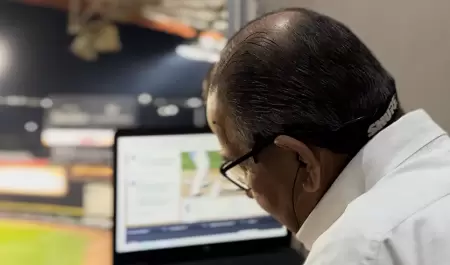 Jaime Corts alcanza 39 temporadas narrando a los Naranjeros Hermosillo.